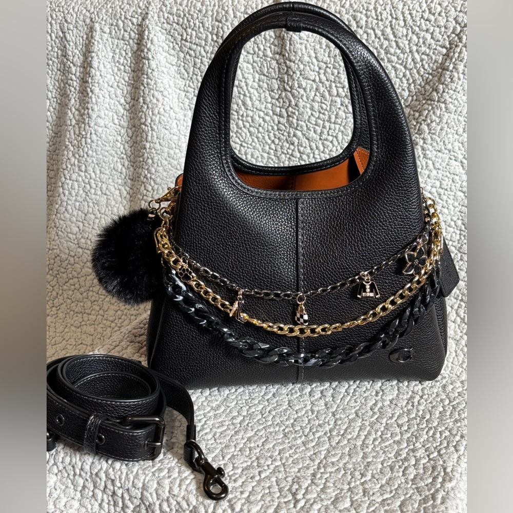 Coach Lana Shoulder Bag 23 🖤